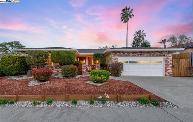 5720 San Juan Way, Pleasanton CA: https://media.crmls.org/mediaz/5df198dc-62cb-4a22-b180-636ec3c8099e.jpg