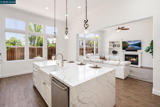 3467 Cashmere Street, Danville CA: https://media.crmls.org/mediaz/5df1c761-d289-4fcc-8c55-14fee8b5c66a.jpg
