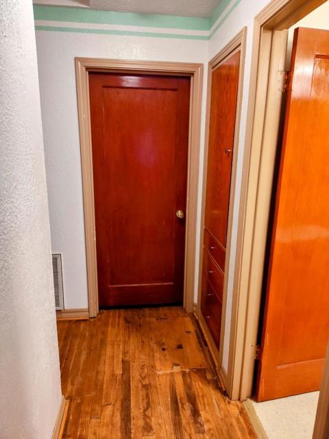 230 Paloma Avenue, Salinas CA: https://media.crmls.org/mediaz/5df1ca2a-3e6d-4144-89e1-f98659653884.jpg
