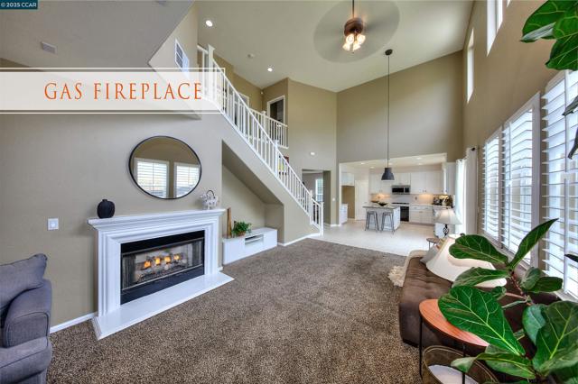 2927 Carlingford Ln, Vallejo CA: https://media.crmls.org/mediaz/5df2161d-b2c3-4a09-b579-058fac47527e.jpg