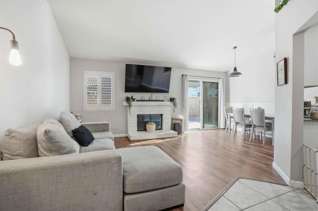 998 Hillcrest St, Hemet CA: https://media.crmls.org/mediaz/5df25093-0015-45d4-b8eb-c9efdefff445.jpg