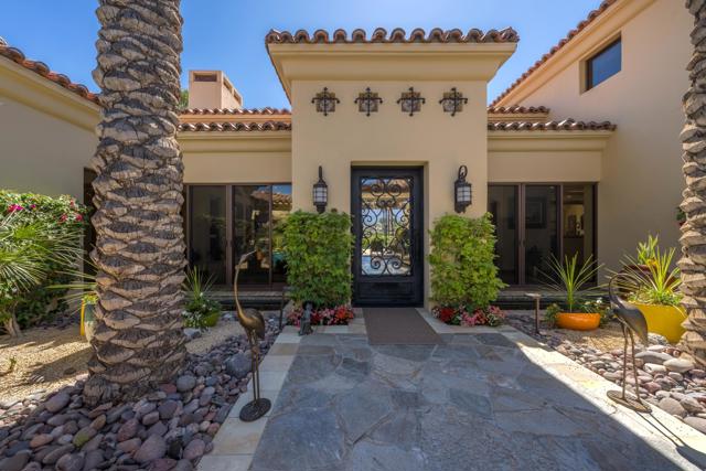 80675 Via Portofino, La Quinta CA: https://media.crmls.org/mediaz/5df295a5-0b97-4ec5-8fd8-c53cf4bc4e2a.jpg