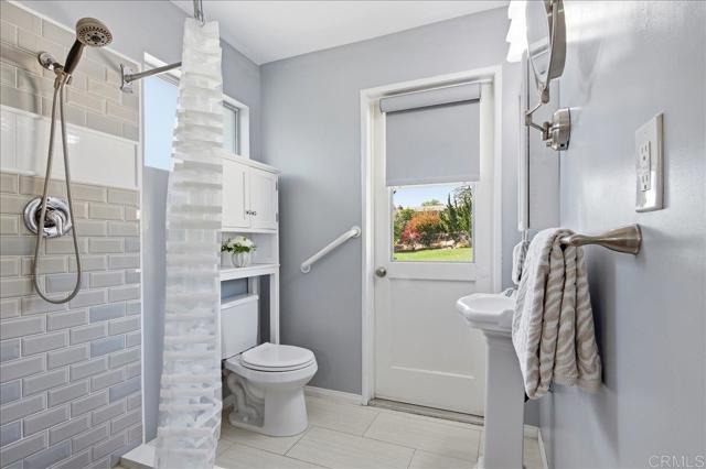 Detail Gallery Image 15 of 28 For 387 Girard Way, Vista,  CA 92084 - 3 Beds | 2 Baths