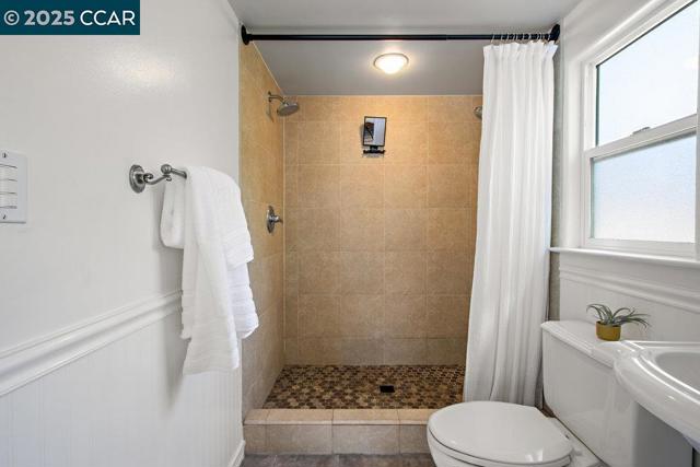 66 Del Hambre Cir, Walnut Creek CA: https://media.crmls.org/mediaz/5df2ad98-727f-4fe1-ba45-af1f5f7b182d.jpg