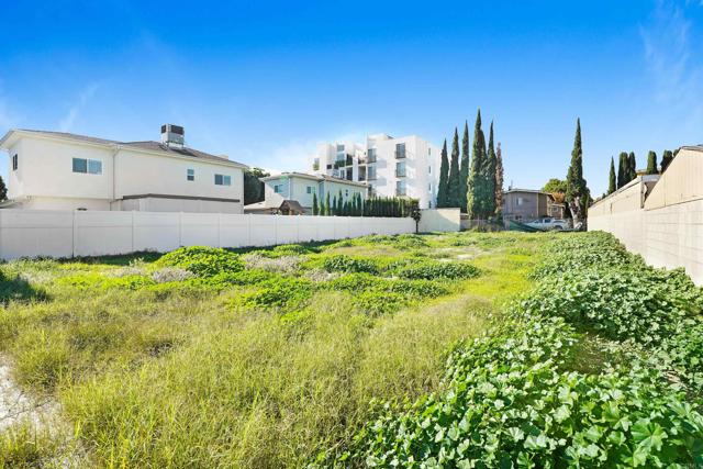 Detail Gallery Image 9 of 10 For 6537 Columbus Ave, Van Nuys,  CA 91411 - 5 Beds | 2/1 Baths