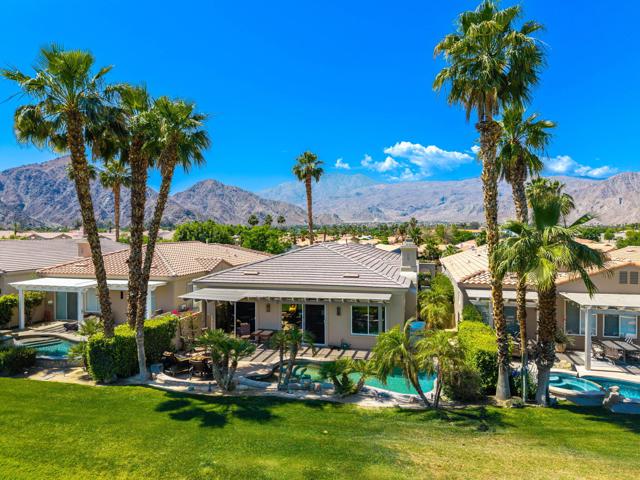 78328 Calle Las Ramblas, La Quinta CA: https://media.crmls.org/mediaz/5df3347e-abe3-4641-beed-b16fa99bfbed.jpg