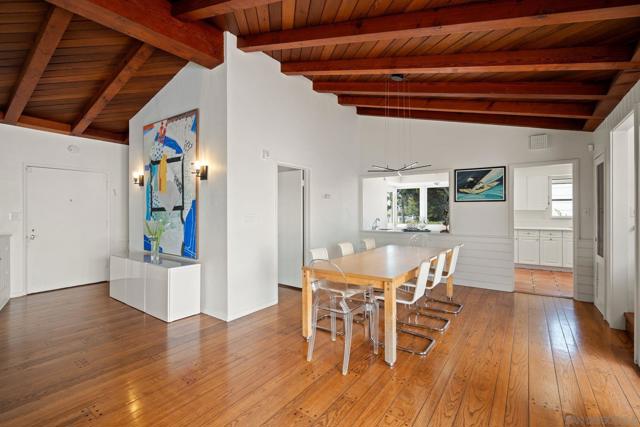 6423 Avenida Cresta, La Jolla CA: https://media.crmls.org/mediaz/5df33516-077c-499c-9058-e48d86b8be73.jpg
