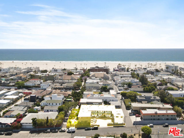 119 Paloma Avenue, Venice CA: https://media.crmls.org/mediaz/5df3c4ae-2676-4d4b-aa27-6e8840516946.jpg