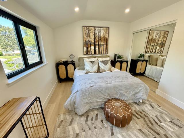 1926 Paseo Del Cajon, Pleasanton CA: https://media.crmls.org/mediaz/5df4433c-a46c-4e6d-87d3-735fbc116210.jpg