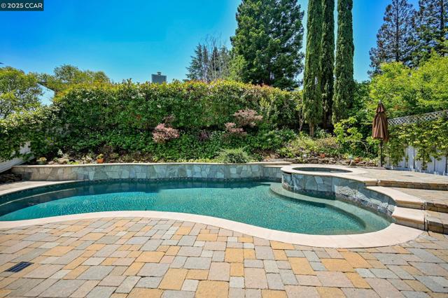 2 Kulani Ln, Pleasant Hill CA: https://media.crmls.org/mediaz/5df47a4f-722e-4686-8c8e-86e7585b46fc.jpg