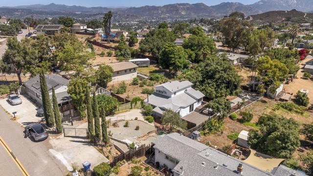 8545 Gardena Rd, Lakeside CA: https://media.crmls.org/mediaz/5df4be4a-be87-4863-99fb-5bc1d4818695.jpg