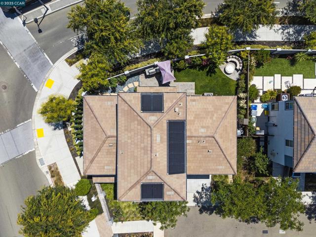 5755 Juniper Way, Dublin CA: https://media.crmls.org/mediaz/5df4f16e-89bb-4d22-97ff-97424adcf0f5.jpg