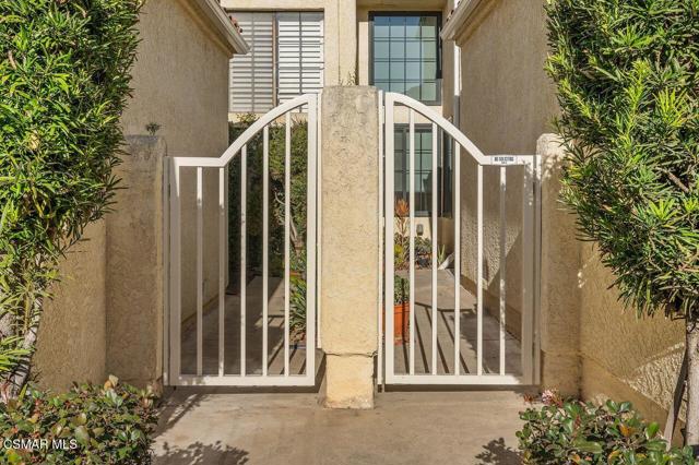 5755 Recodo Way, Camarillo CA: https://media.crmls.org/mediaz/5df532ce-bf2f-4760-8d7a-df0461724118.jpg