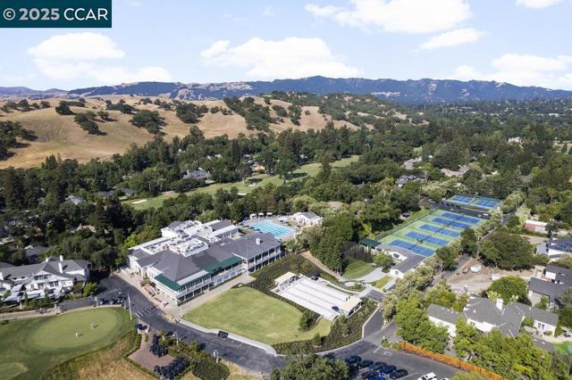 1826 Alameda Diablo, Diablo CA: https://media.crmls.org/mediaz/5df5b31a-9213-49f1-866c-e61145358701.jpg