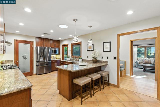 15 Ardmore Ct, Pleasant Hill CA: https://media.crmls.org/mediaz/5df5d48c-cbf5-4730-a56e-b5cb4b6ae75a.jpg