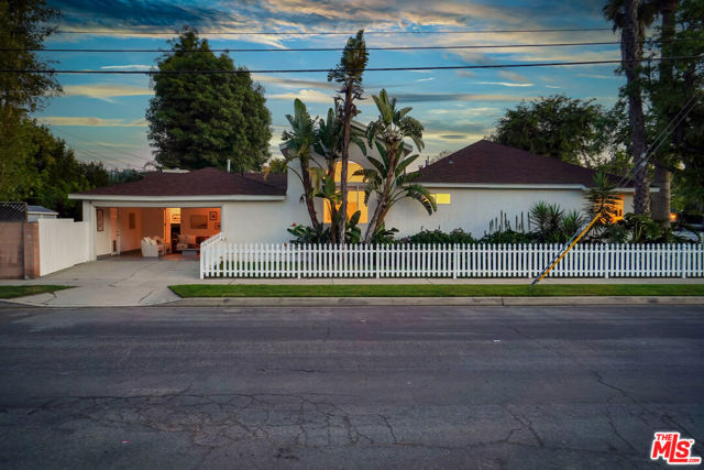 4476 Calhoun Avenue, Sherman Oaks CA: https://media.crmls.org/mediaz/5df6151e-cb9e-4ea9-a83d-3b4d5e6bcb71.jpg