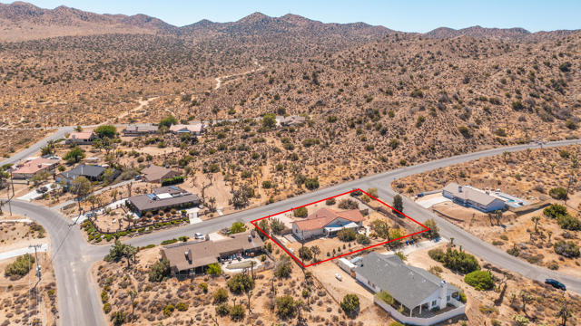 55710 Free Gold Dr Drive, Yucca Valley CA: https://media.crmls.org/mediaz/5df66d40-604f-4939-af10-6d3b509a6de9.jpg