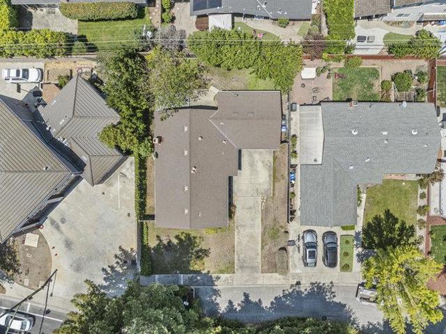 1638 Tyler Park Way, Mountain View CA: https://media.crmls.org/mediaz/5df673f0-1a8a-4edf-9f4f-02833d0fc2cd.jpg