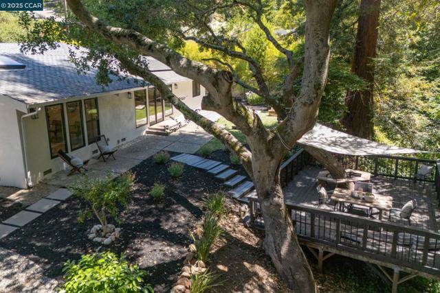 148 Draeger Drive, Moraga CA: https://media.crmls.org/mediaz/5df74c9d-a81a-4c19-9515-5cc177cb2a3a.jpg