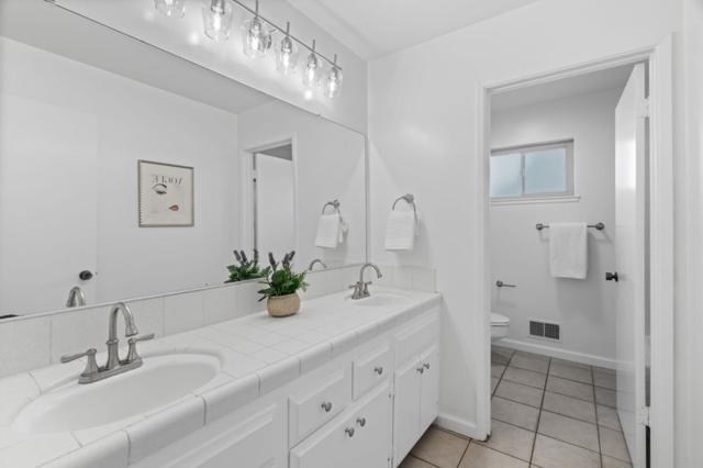 1425 Cedar Place, Los Altos CA: https://media.crmls.org/mediaz/5df75c92-2127-4db6-873b-0b7080b1eb1a.jpg