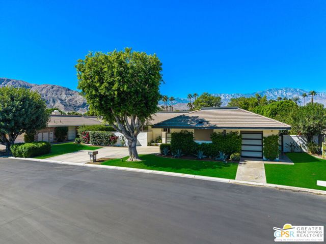 30 Mayfair Drive, Rancho Mirage CA: https://media.crmls.org/mediaz/5df7a0b2-3f90-44bf-aa1d-ec27dfddedd6.jpg