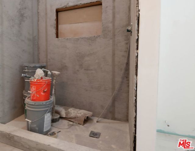 4218 W 58th Place, Los Angeles CA: https://media.crmls.org/mediaz/5df7a10c-86df-4527-bfe9-f0b437488247.jpg