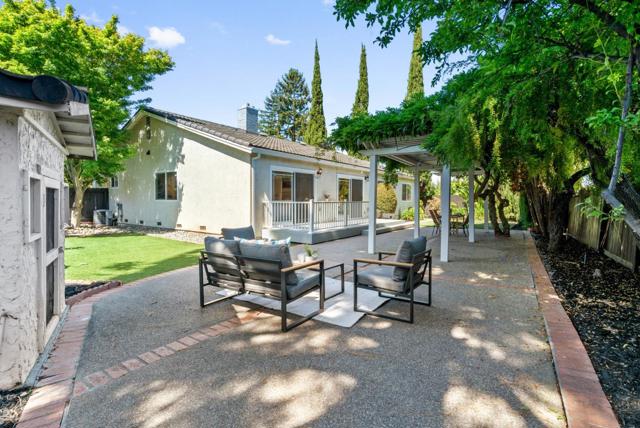 45490 Concho Court, Fremont CA: https://media.crmls.org/mediaz/5df7e376-fb8f-47d3-bc68-9905e14373a5.jpg