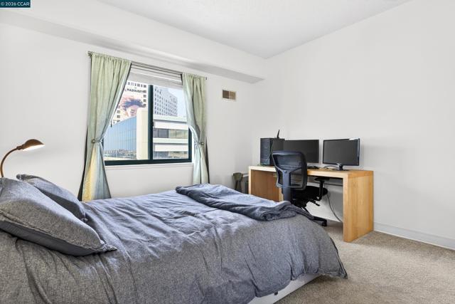 988 Franklin St, Oakland CA: https://media.crmls.org/mediaz/5df82c81-187d-4d7b-9a34-4239d176b394.jpg