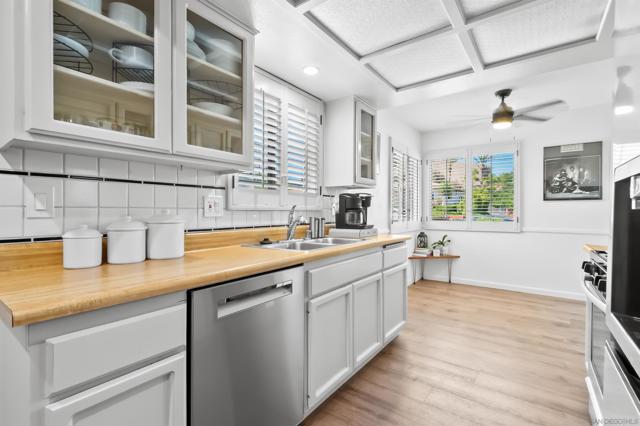 3719 Balboa Drive, Oceanside CA: https://media.crmls.org/mediaz/5df834c8-1ac0-4b81-9bd7-ca96fde046e8.jpg