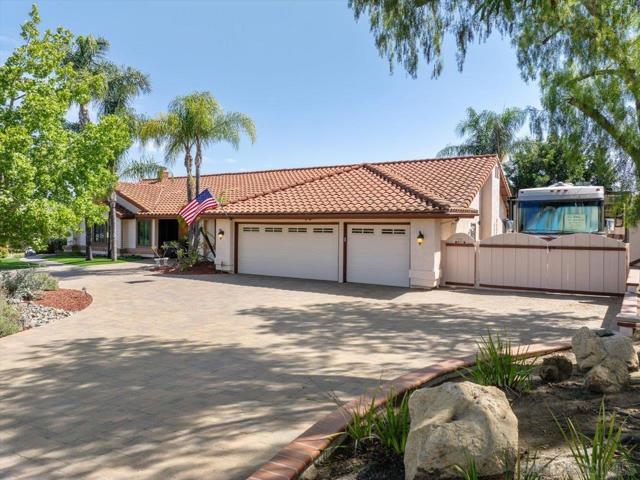 1373 Stoneridge Circle, Escondido CA: https://media.crmls.org/mediaz/5df85adf-082e-480e-9237-982a46f57f1b.jpg