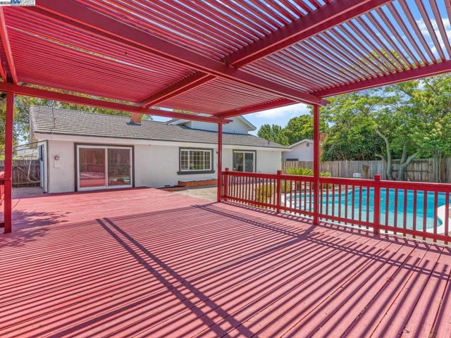 8612 Wicklow Ln, Dublin CA: https://media.crmls.org/mediaz/5df870f6-dc49-406b-9c14-95308869d844.jpg