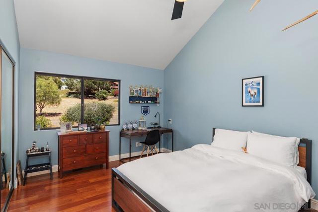 3453 Via Loma Vista, Escondido CA: https://media.crmls.org/mediaz/5df883c0-e182-434f-ae0f-38ee544eadb2.jpg