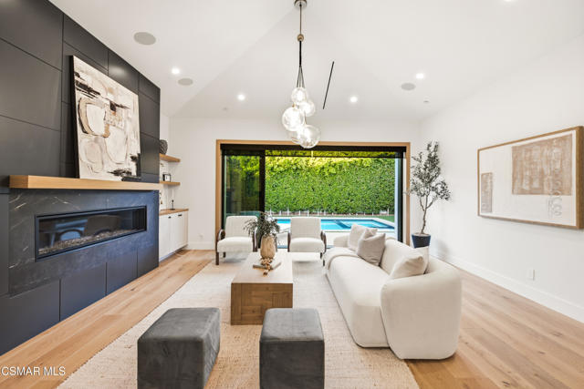 5 Bed Home for Sale in Sherman Oaks, California
