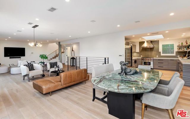 2164 Sunset Plaza Drive, Los Angeles CA: https://media.crmls.org/mediaz/5df89387-3d58-44b4-b990-e11fc3b73f87.jpg