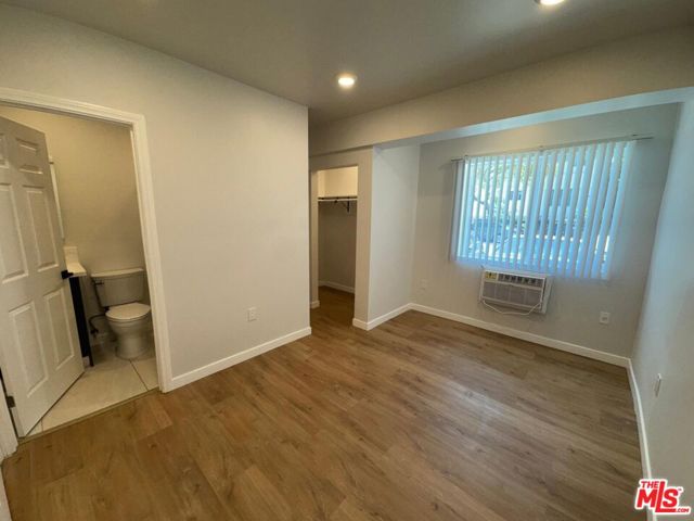 553 N Flores Street, West Hollywood CA: https://media.crmls.org/mediaz/5df93ec4-e090-41d9-bfe7-4f3a96509f22.jpg