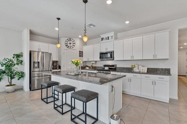 2111 Rosewood Drive, Hollister CA: https://media.crmls.org/mediaz/5df96d0c-a7c2-4e04-8980-a48eab31be79.jpg