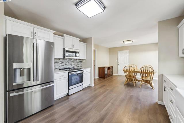 4807 Live Oak Ave, Oakley CA: https://media.crmls.org/mediaz/5df99f0b-60f0-4d50-8876-bc4671852827.jpg