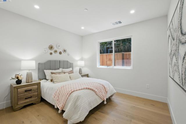 175 N Frances St, Sunnyvale CA: https://media.crmls.org/mediaz/5df9a866-0abc-4d59-885f-9102e856d96d.jpg