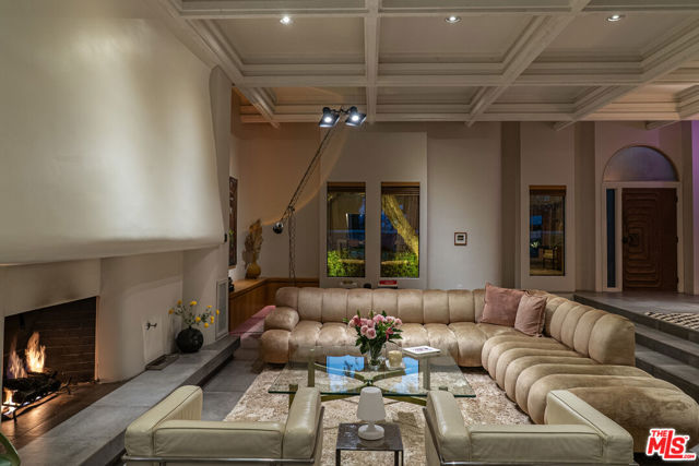 550 N Arquilla Road, Palm Springs CA: https://media.crmls.org/mediaz/5dfab9a4-8da2-4f77-a345-b7b62d890b07.jpg
