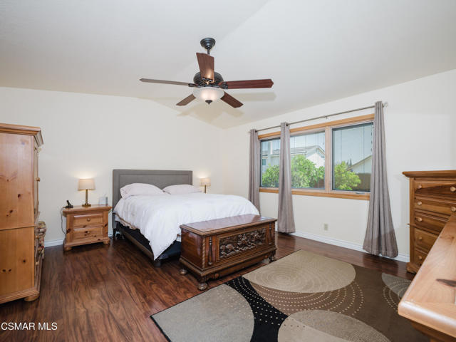 4380 N Skylark Court, Moorpark CA: https://media.crmls.org/mediaz/5dfac9eb-2d72-40b0-9896-eb60e63533fc.jpg