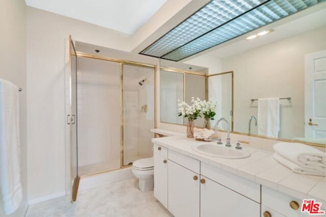 10724 Wilshire Boulevard, Los Angeles CA: https://media.crmls.org/mediaz/5dfb1c1a-60ef-4de5-a8ce-5cd1dd11330b.jpg