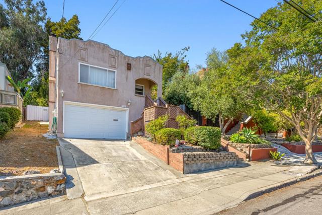3121 Monticello Avenue, Oakland CA: https://media.crmls.org/mediaz/5dfb8e63-2507-4acb-9241-aa464ba7a2ad.jpg
