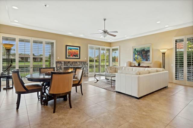 10 Colgate Drive, Rancho Mirage CA: https://media.crmls.org/mediaz/5dfb9ac6-c994-4571-b320-1aac76c9f631.jpg
