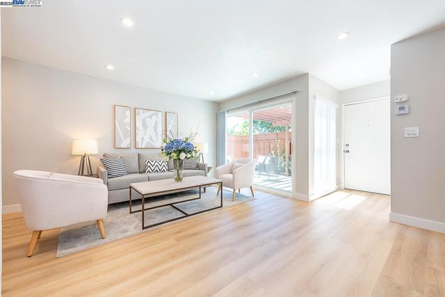 4562 Deerfield Ter, Fremont CA: https://media.crmls.org/mediaz/5dfb9de5-4b7c-40cb-958e-34d912b30f19.jpg