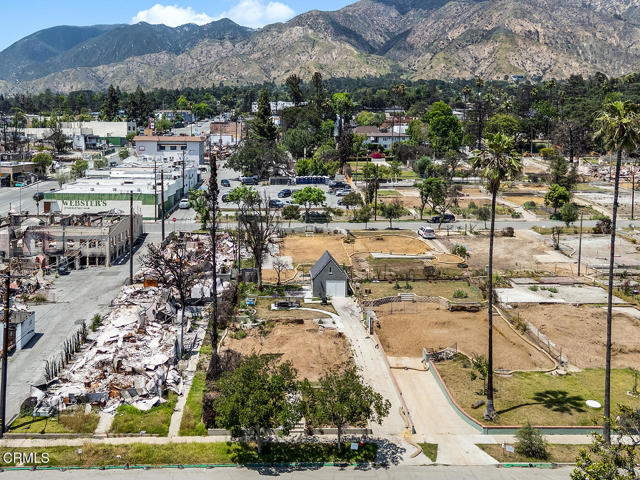 925 Beverly Way, Altadena CA: https://media.crmls.org/mediaz/5dfc76fe-838d-4947-b5e1-921712fe0799.jpg