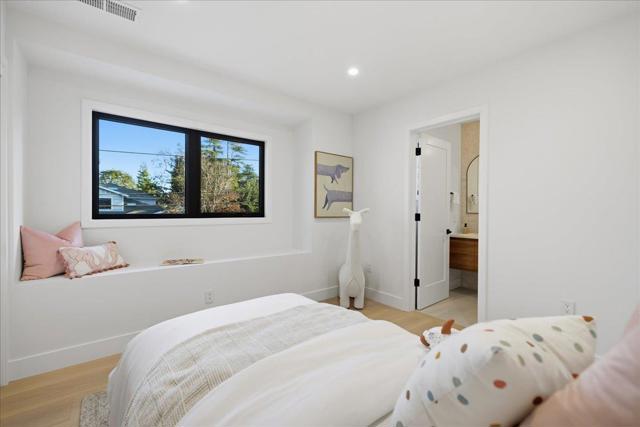 852 La Para Avenue, Palo Alto CA: https://media.crmls.org/mediaz/5dfcd2f5-6ff6-49e1-b1cc-d00dff3ecde5.jpg