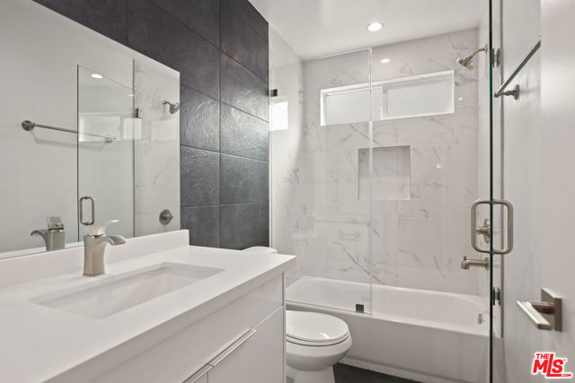 1821 S Bentley Avenue, Los Angeles CA: https://media.crmls.org/mediaz/5dfd383e-4509-4407-ae71-573e240b2049.jpg