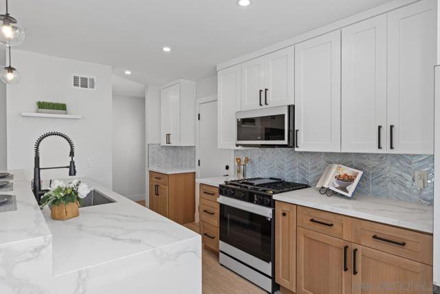 5252 Mount Blanca Dr, San Diego CA: https://media.crmls.org/mediaz/5dfd3a41-083e-454d-9974-8e8ac219298b.jpg