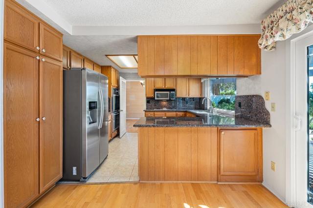 Detail Gallery Image 12 of 37 For 3711 Overpark Rd, San Diego,  CA 92130 - 4 Beds | 2/1 Baths