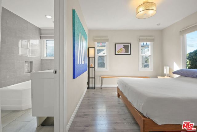 1656 S Rimpau Boulevard, Los Angeles CA: https://media.crmls.org/mediaz/5dfe113a-fc1b-4a4b-8060-484d1b598b7c.jpg